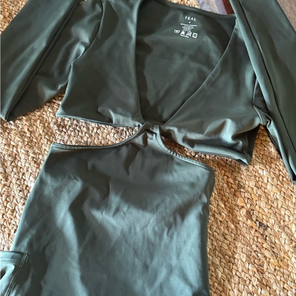Active By Teal Long Sleeve Cutout Workout Shorts Jumpsuit - Picture 1 of 4